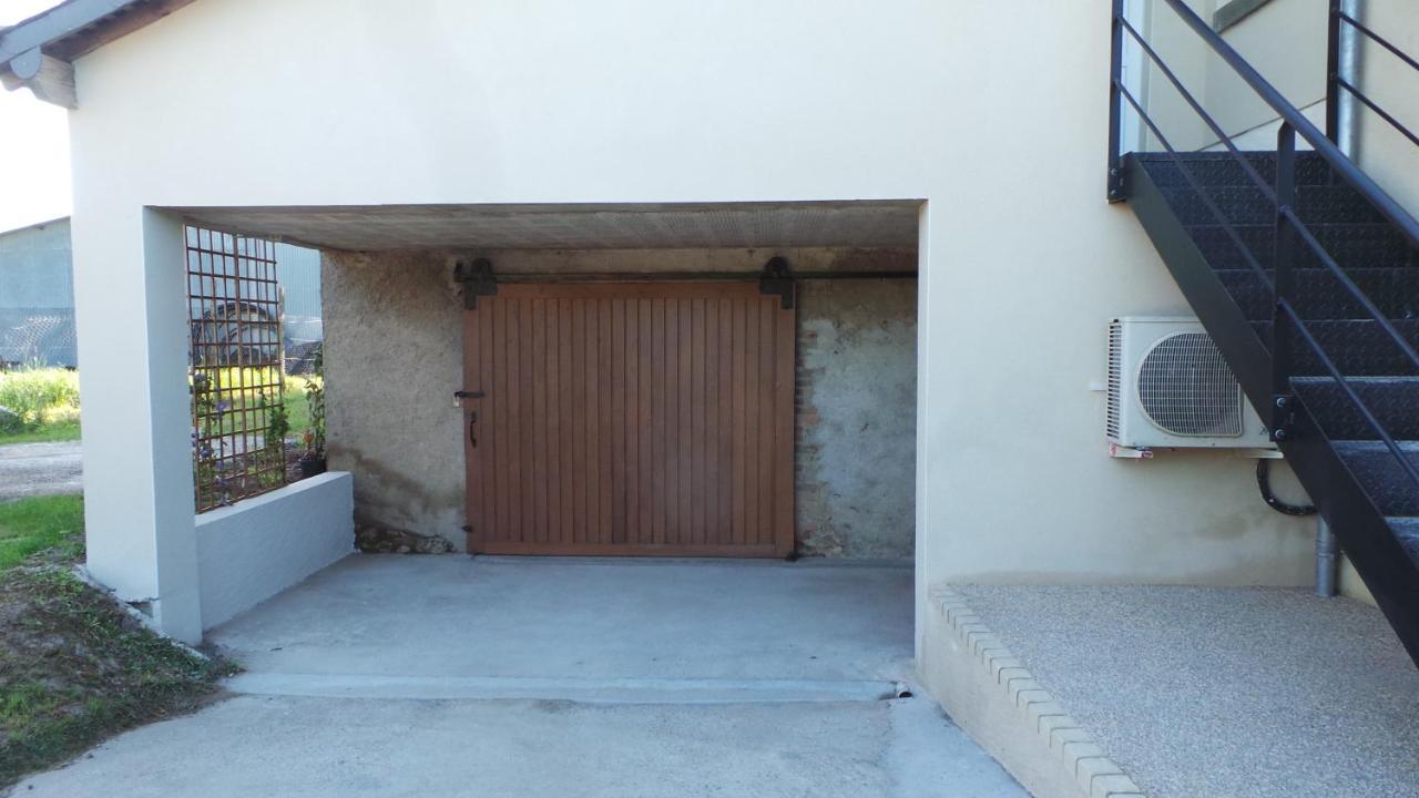 Chambre D'Hotes Mansardee Saint-Ouen-les-Vignes 外观 照片